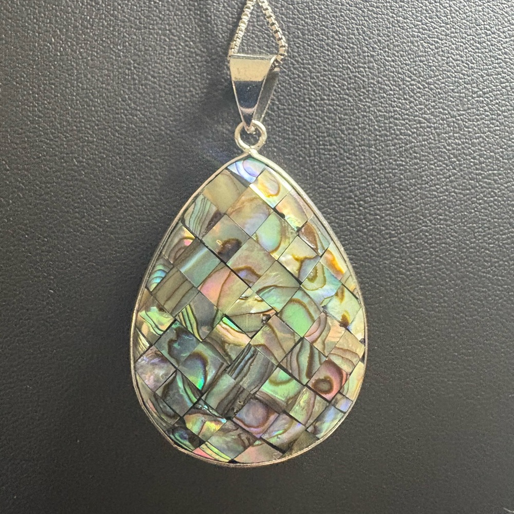 😎🌺Pendant*Elegant Teardrop Silver Abalone Shell Pendant